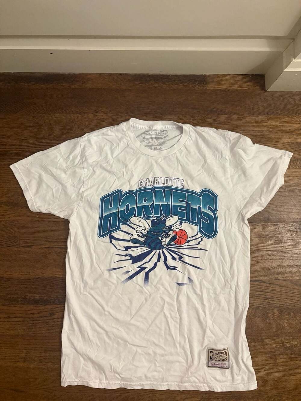 Vintage Mitchell & Ness Charlotte Hornets Hardwood Classics Earthquake T-Shirt S